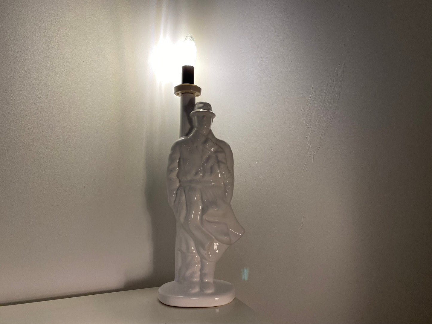 Porcelain table lamp vintage | man in raincoat